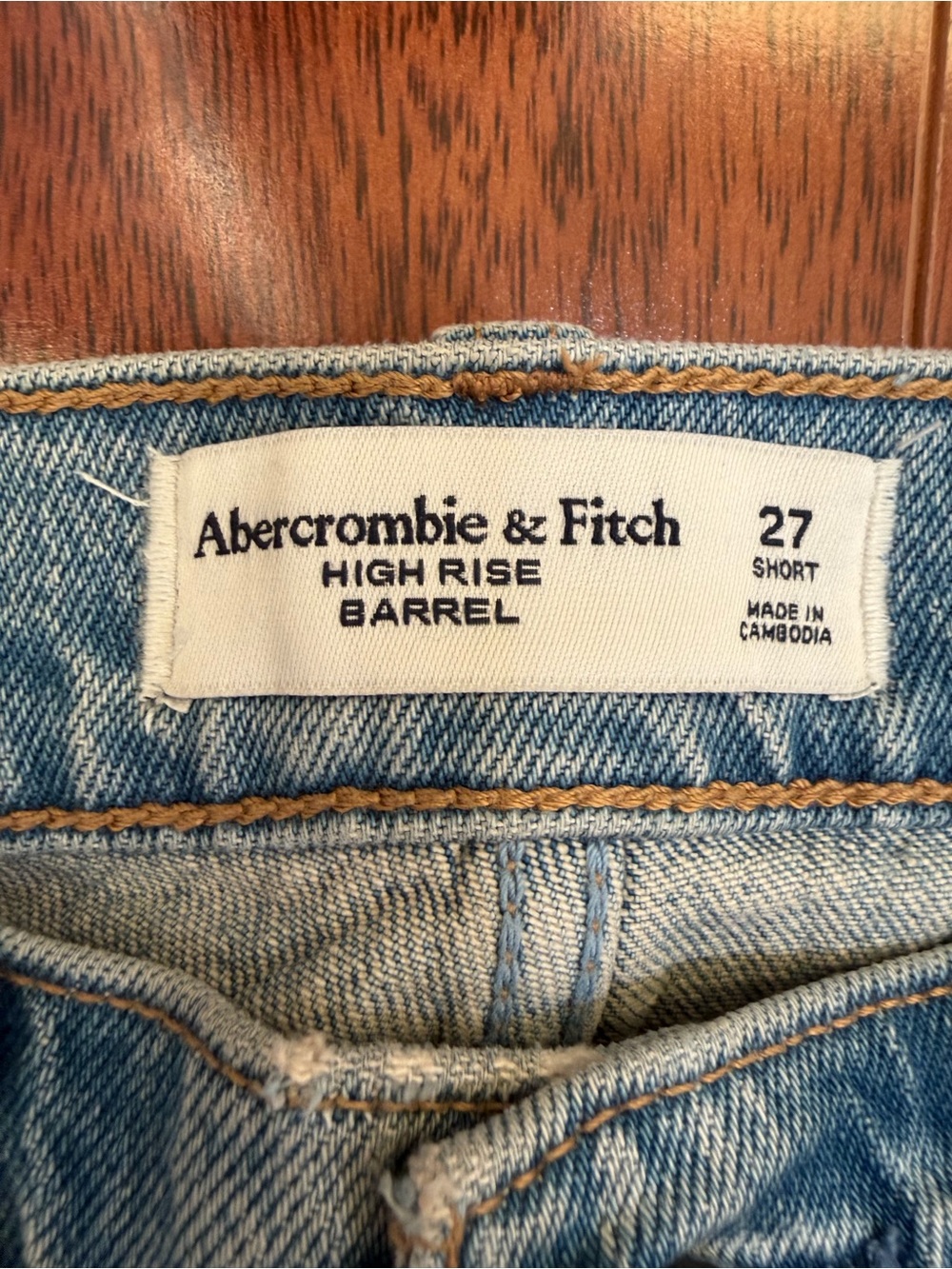 Abercrombie & Fitch High Rise Barrel Jeans - Picture 3 of 3